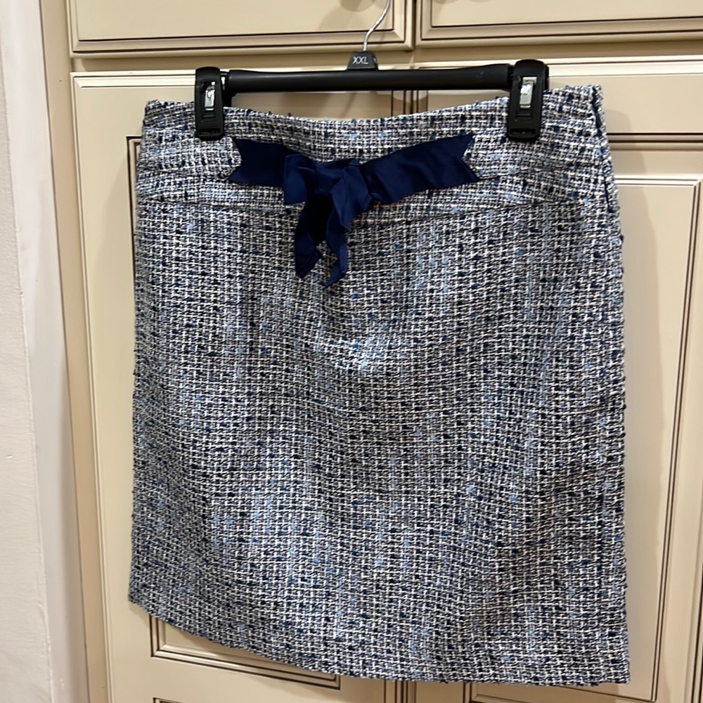 Anne Loft Herringbone blue & white fabric with satin blue bow shirt never worn